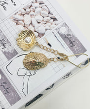 Load image into Gallery viewer, Golden Seashell Charm (Lobster Clasp)